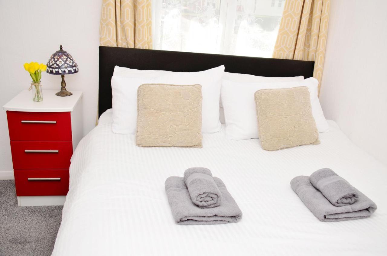 Dreams Serviced Accommodations- Staines/Heathrow Stanwell Екстер'єр фото