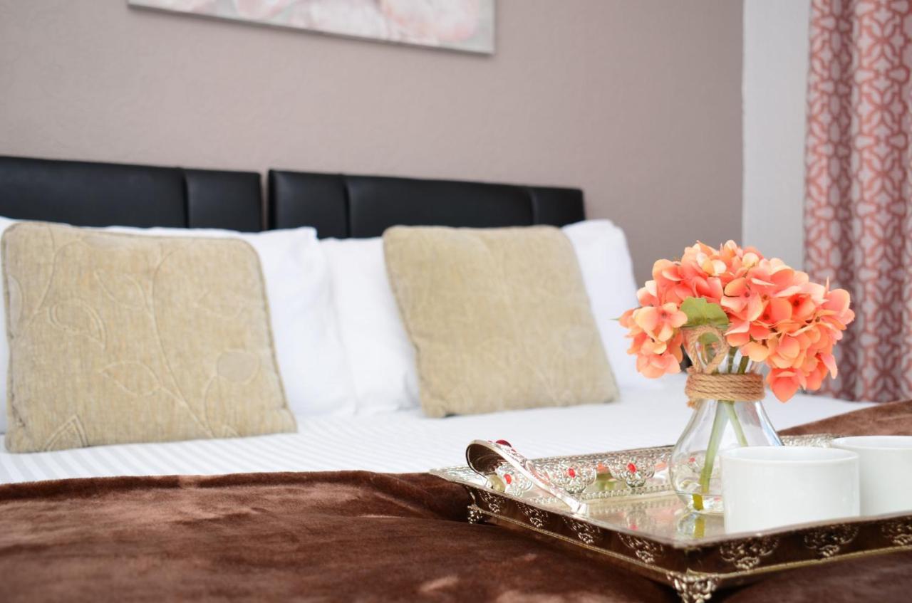 Dreams Serviced Accommodations- Staines/Heathrow Stanwell Екстер'єр фото