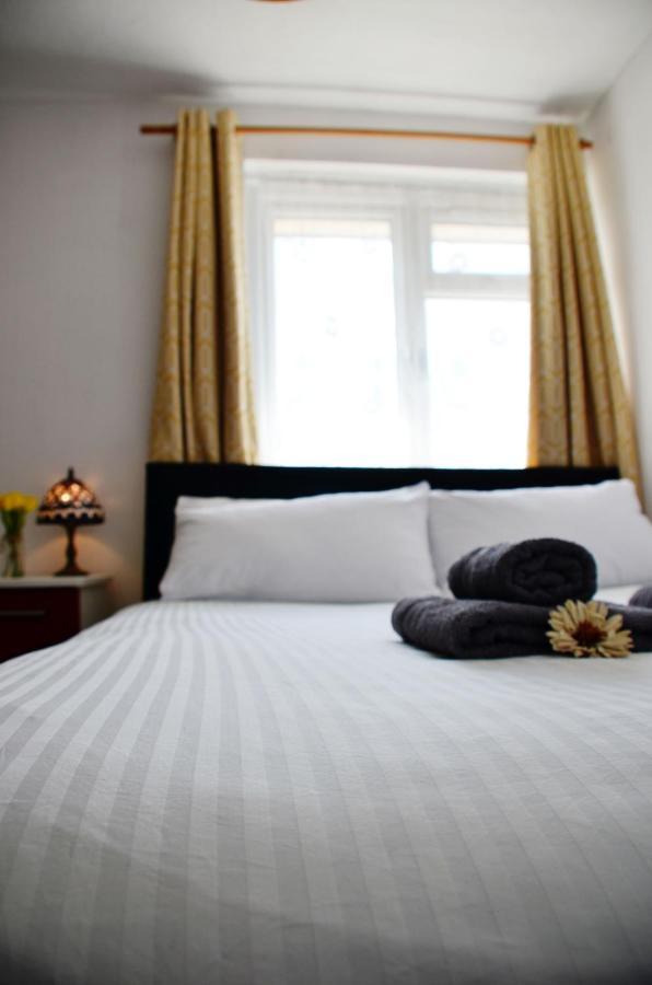 Dreams Serviced Accommodations- Staines/Heathrow Stanwell Екстер'єр фото
