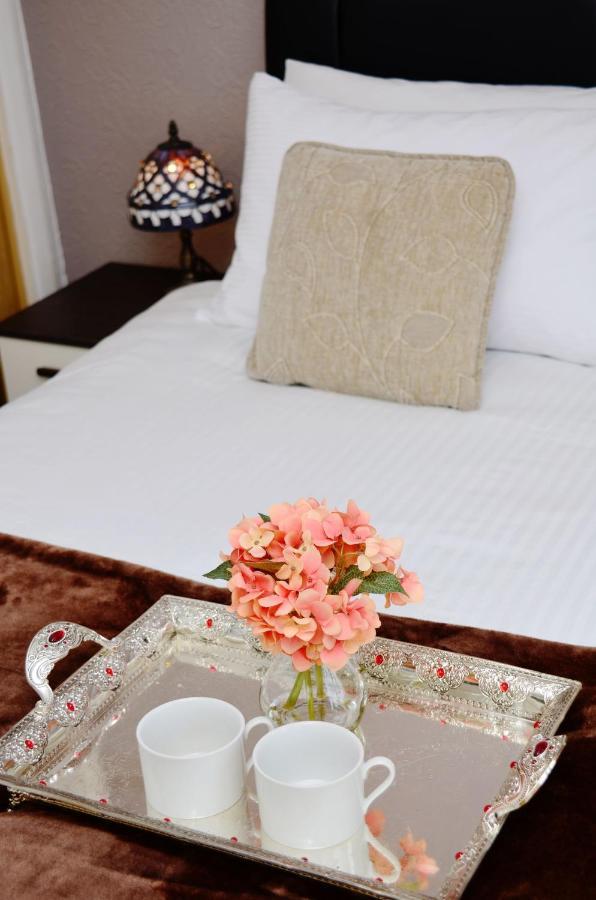 Dreams Serviced Accommodations- Staines/Heathrow Stanwell Екстер'єр фото