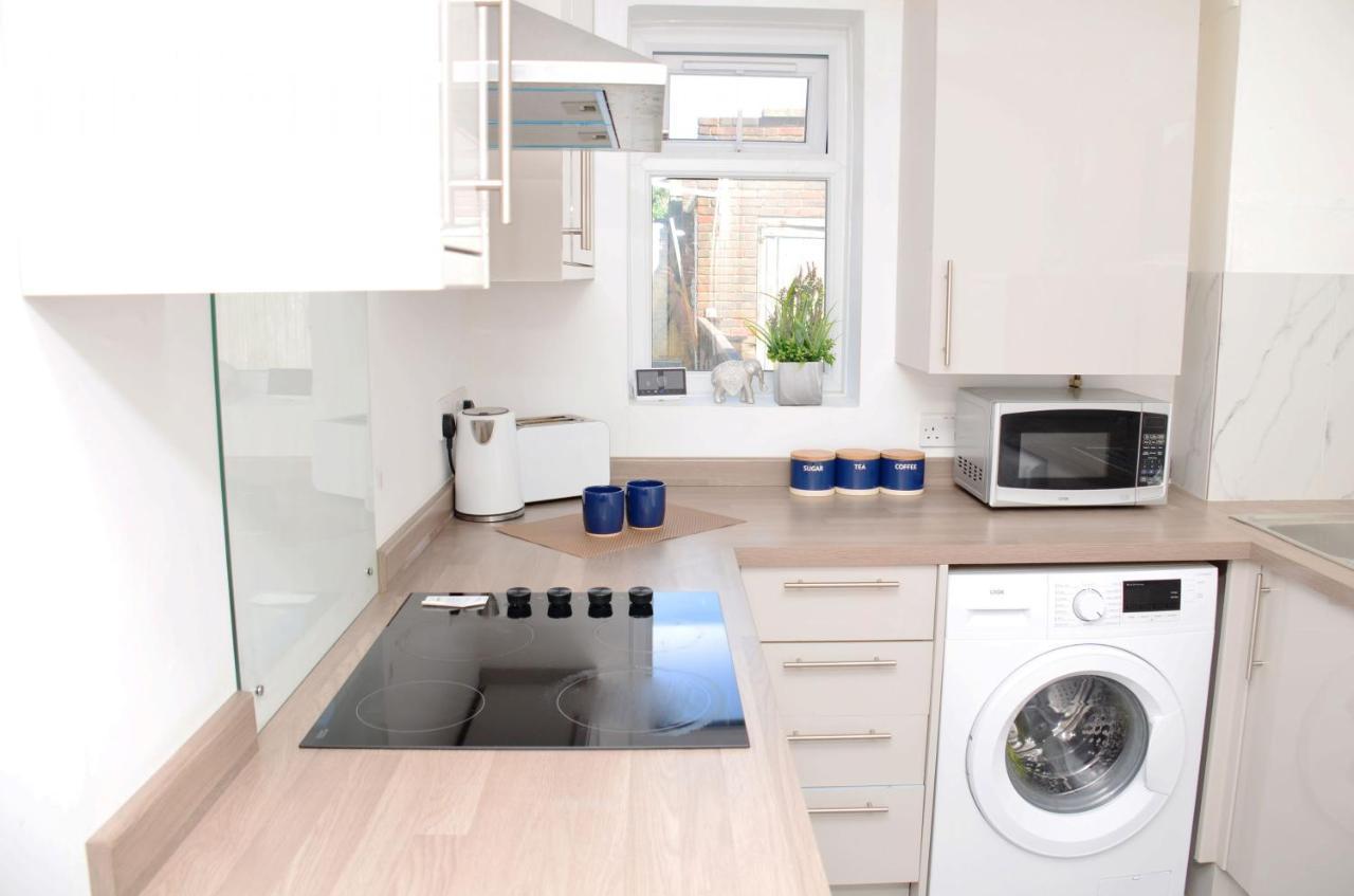 Dreams Serviced Accommodations- Staines/Heathrow Stanwell Екстер'єр фото
