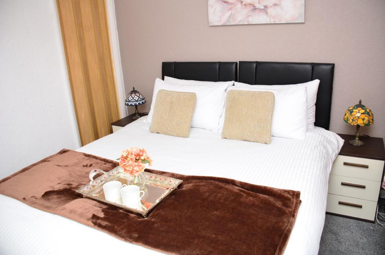 Dreams Serviced Accommodations- Staines/Heathrow Stanwell Екстер'єр фото