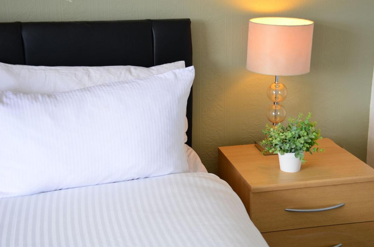 Dreams Serviced Accommodations- Staines/Heathrow Stanwell Екстер'єр фото