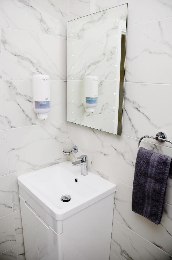 Dreams Serviced Accommodations- Staines/Heathrow Stanwell Екстер'єр фото
