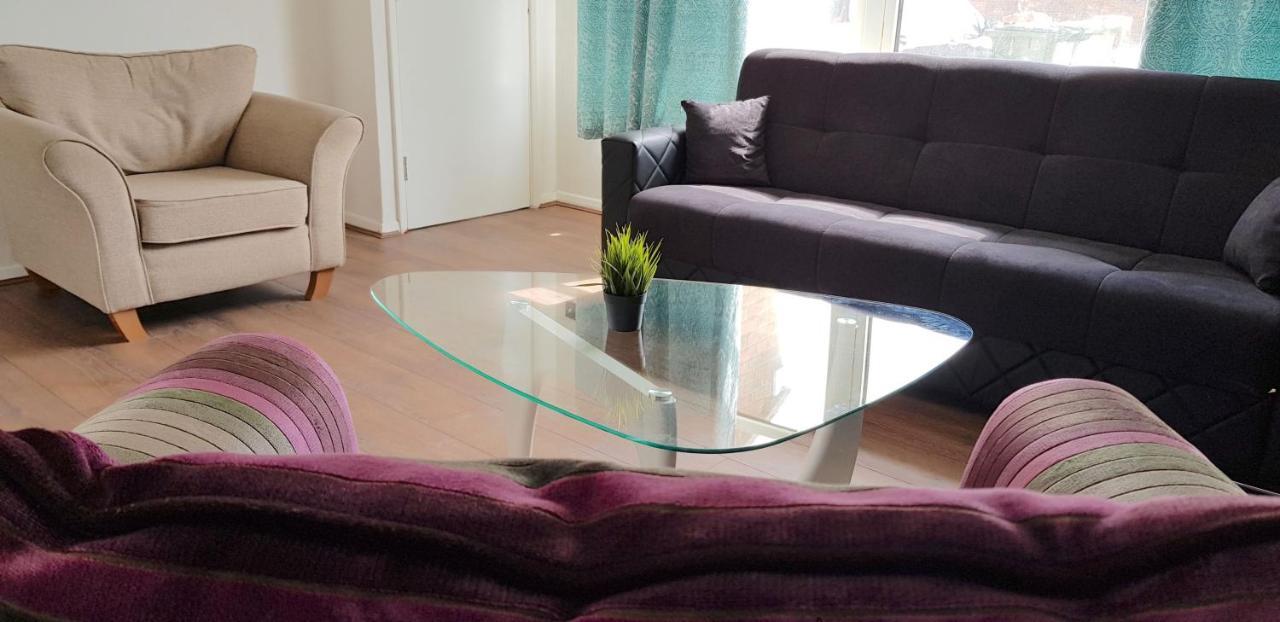 Dreams Serviced Accommodations- Staines/Heathrow Stanwell Екстер'єр фото