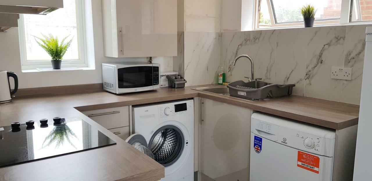 Dreams Serviced Accommodations- Staines/Heathrow Stanwell Екстер'єр фото