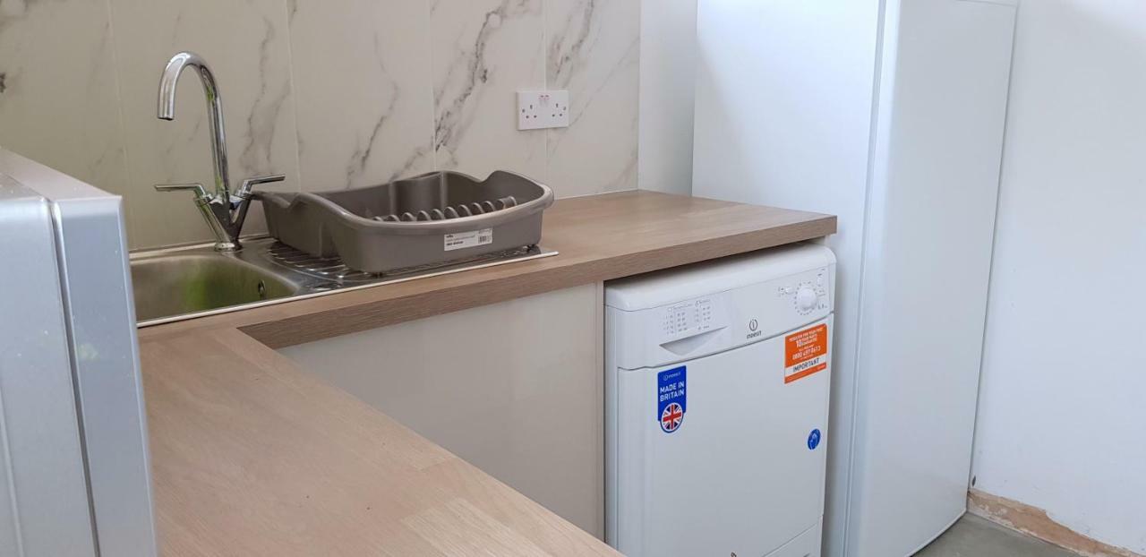 Dreams Serviced Accommodations- Staines/Heathrow Stanwell Екстер'єр фото