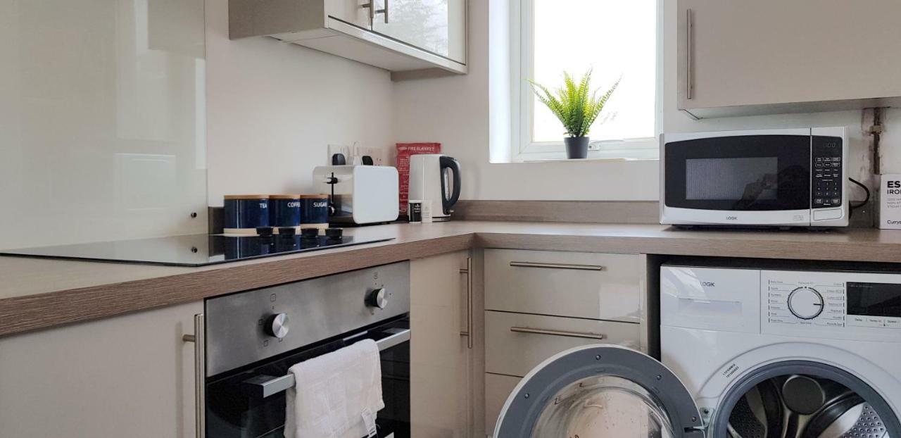 Dreams Serviced Accommodations- Staines/Heathrow Stanwell Екстер'єр фото