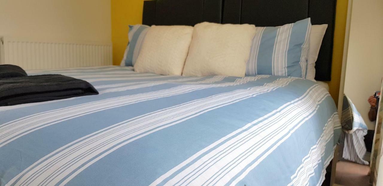 Dreams Serviced Accommodations- Staines/Heathrow Stanwell Екстер'єр фото