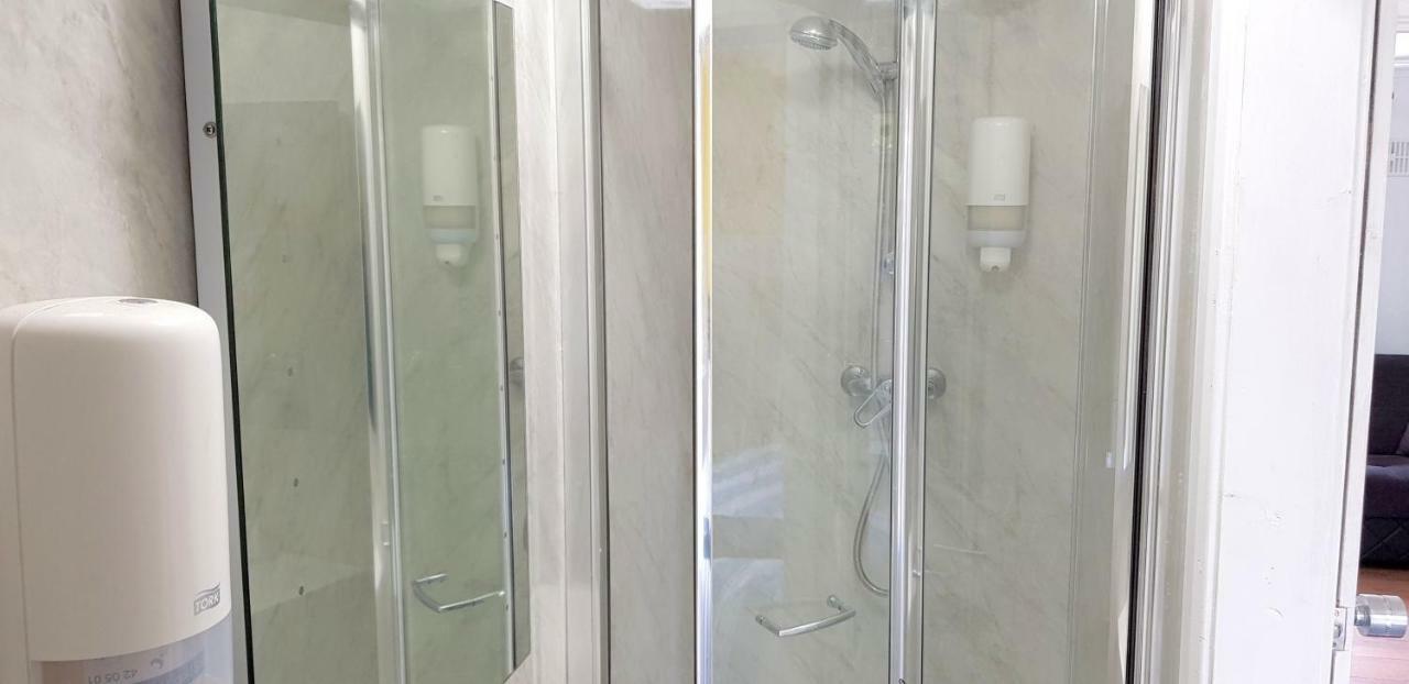 Dreams Serviced Accommodations- Staines/Heathrow Stanwell Екстер'єр фото